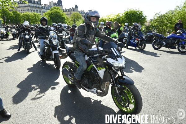 Manifestation des motards  des gueux  à Paris contre les ZFE