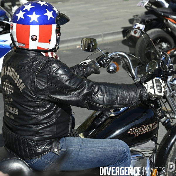Manifestation des motards  des gueux  à Paris contre les ZFE