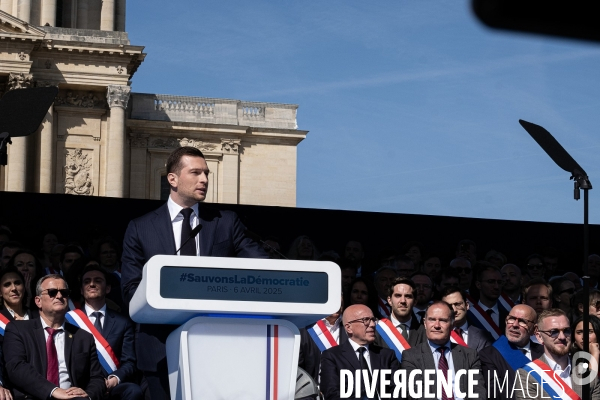 Rassemblement de soutien à Marine Le Pen Paris,  condamnée par la justice, Rally in support of Marine Le Pen, convicted by the justice Paris,