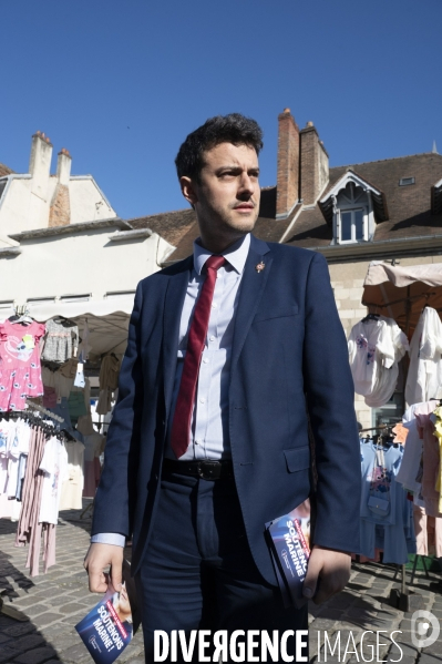 Condamnation de Marine Le Pen. Militants RN et le député Julien Limongi sur le marché.