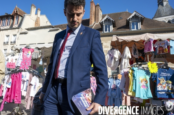 Condamnation de Marine Le Pen. Militants RN et le député Julien Limongi sur le marché.