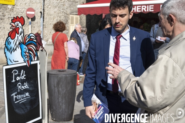 Condamnation de Marine Le Pen. Militants RN et le député Julien Limongi sur le marché.
