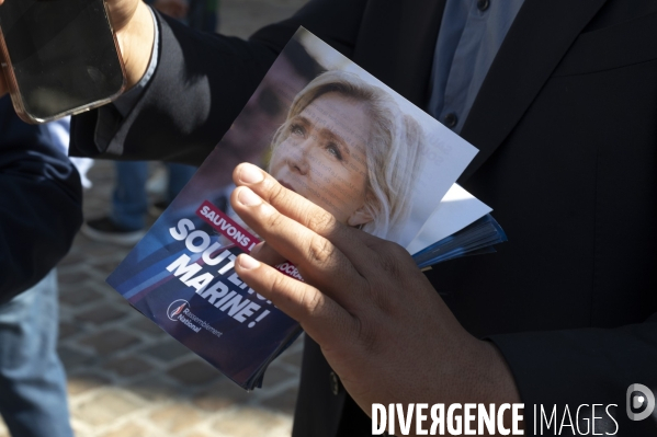 Condamnation de Marine Le Pen. Militants RN et le député Julien Limongi sur le marché.