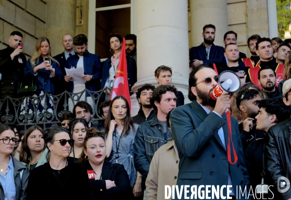 Rassemblement de collaborateurs parlementaires contre le magazine frontieres