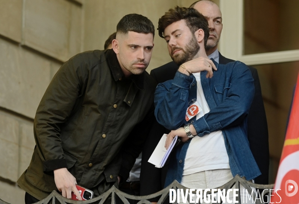 Rassemblement de collaborateurs parlementaires contre le magazine frontieres