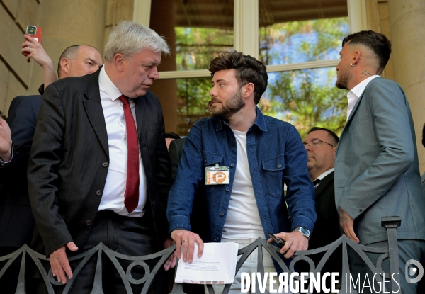 Rassemblement de collaborateurs parlementaires contre le magazine frontieres