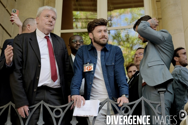 Rassemblement de collaborateurs parlementaires contre le magazine frontieres