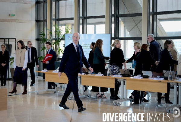 Réunion des acteurs économiques sur la hausse des droits de douane américains