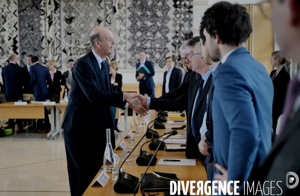 Réunion des acteurs économiques sur la hausse des droits de douane américains