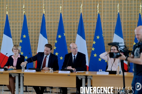 Réunion des acteurs économiques sur la hausse des droits de douane américains