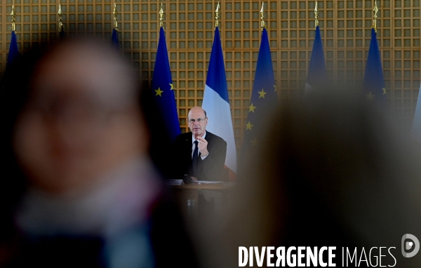 Réunion des acteurs économiques sur la hausse des droits de douane américains