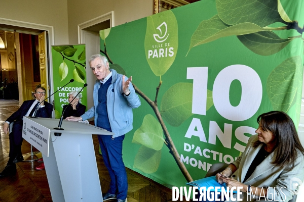 Anne Hidalgo conference presse  des 10 ans de l Accord de Paris