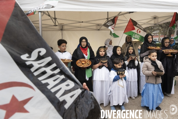 Départ de la marche pour la liberté  d’Ivry-sur-Seine à la prison de Kénitra au Maroc réalisée par Claude Mangin.