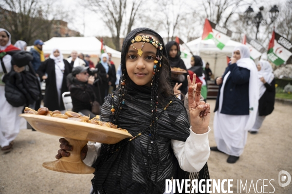 Départ de la marche pour la liberté  d’Ivry-sur-Seine à la prison de Kénitra au Maroc réalisée par Claude Mangin.