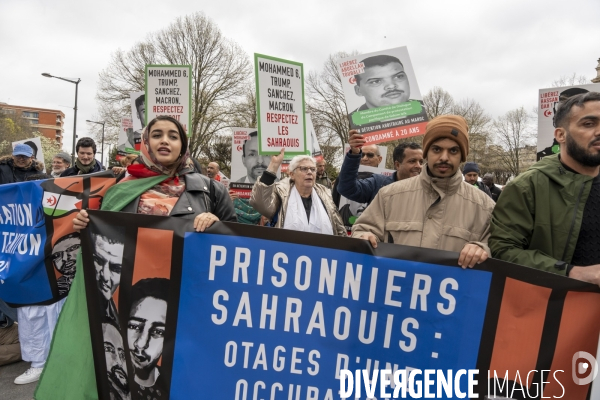 Départ de la marche pour la liberté  d’Ivry-sur-Seine à la prison de Kénitra au Maroc réalisée par Claude Mangin.