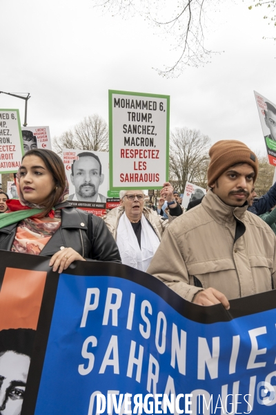 Départ de la marche pour la liberté  d’Ivry-sur-Seine à la prison de Kénitra au Maroc réalisée par Claude Mangin.