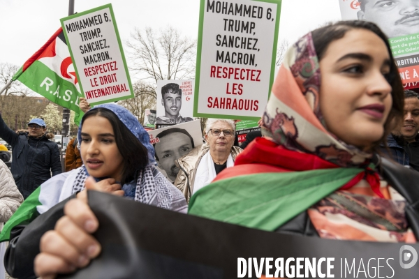 Départ de la marche pour la liberté  d’Ivry-sur-Seine à la prison de Kénitra au Maroc réalisée par Claude Mangin.