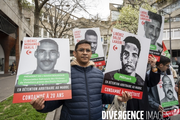 Départ de la marche pour la liberté  d’Ivry-sur-Seine à la prison de Kénitra au Maroc réalisée par Claude Mangin.
