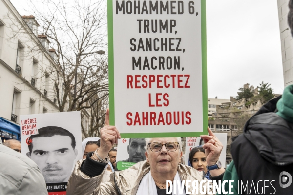 Départ de la marche pour la liberté  d’Ivry-sur-Seine à la prison de Kénitra au Maroc réalisée par Claude Mangin.