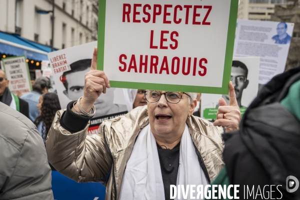 Départ de la marche pour la liberté  d’Ivry-sur-Seine à la prison de Kénitra au Maroc réalisée par Claude Mangin.
