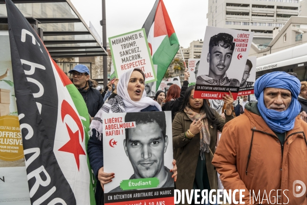 Départ de la marche pour la liberté  d’Ivry-sur-Seine à la prison de Kénitra au Maroc réalisée par Claude Mangin.