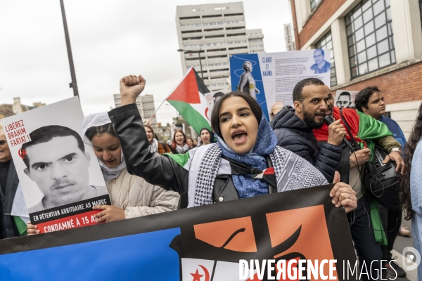 Départ de la marche pour la liberté  d’Ivry-sur-Seine à la prison de Kénitra au Maroc réalisée par Claude Mangin.