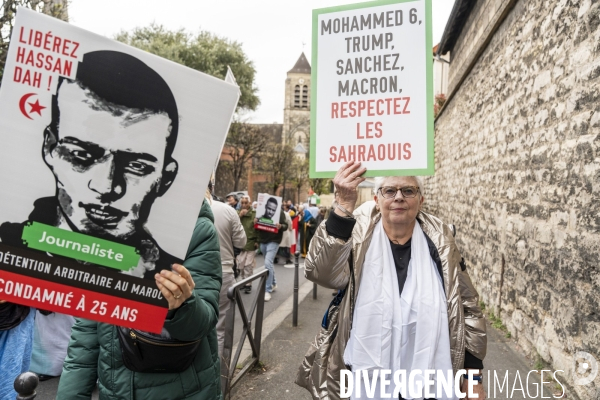 Départ de la marche pour la liberté  d’Ivry-sur-Seine à la prison de Kénitra au Maroc réalisée par Claude Mangin.
