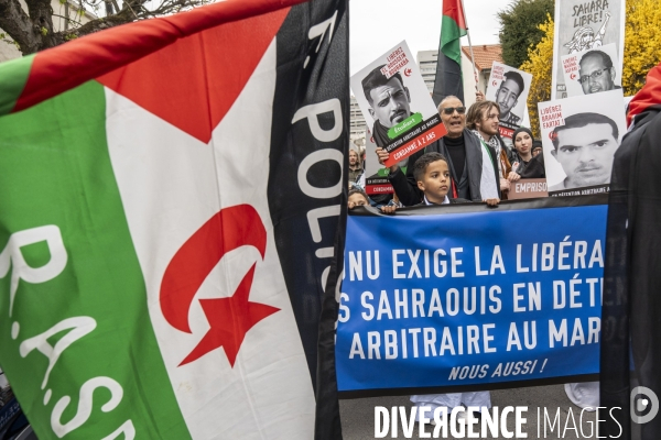 Départ de la marche pour la liberté  d’Ivry-sur-Seine à la prison de Kénitra au Maroc réalisée par Claude Mangin.
