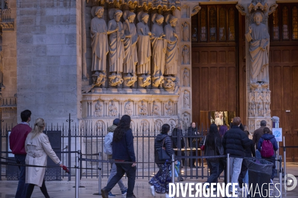 Veillée à Notre Dame pour  le pape François