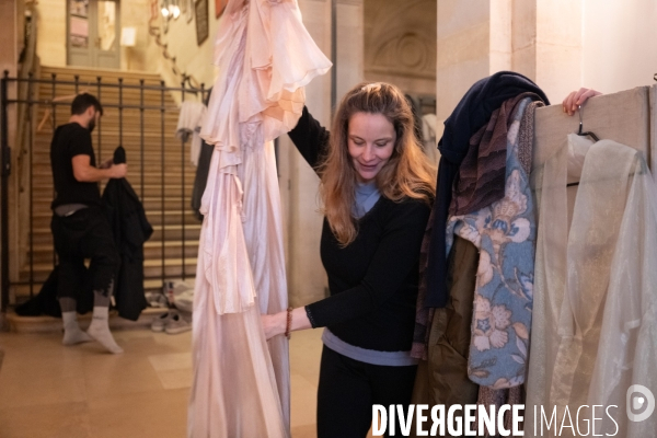 Ventes de costumes de scènes à la Comédie Française.