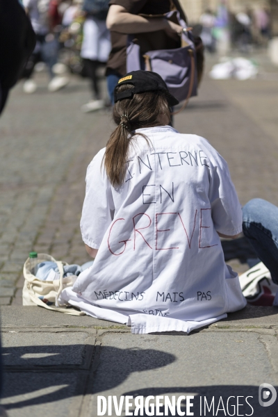 Manifestation de medecins contre la proposition de loi Garot