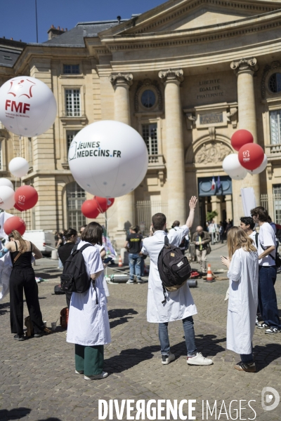 Manifestation de medecins contre la proposition de loi Garot