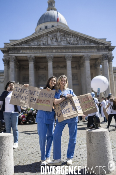 Manifestation de medecins contre la proposition de loi Garot