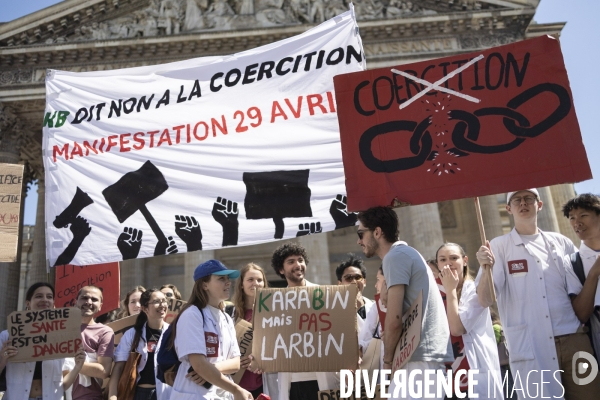 Manifestation de medecins contre la proposition de loi Garot