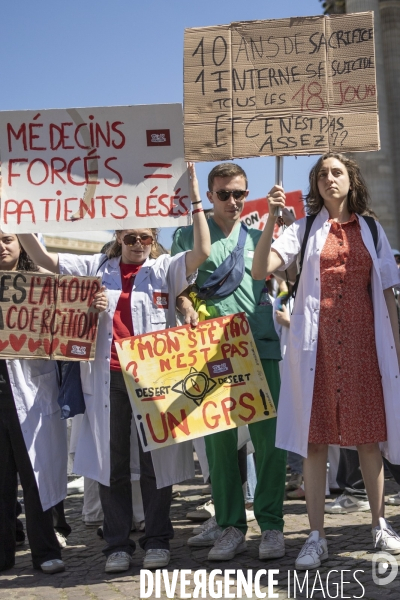 Manifestation de medecins contre la proposition de loi Garot