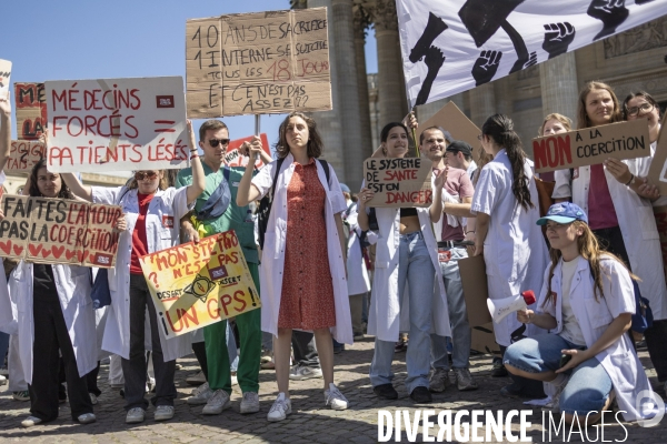 Manifestation de medecins contre la proposition de loi Garot