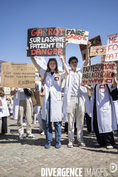 Manifestation de medecins contre la proposition de loi Garot