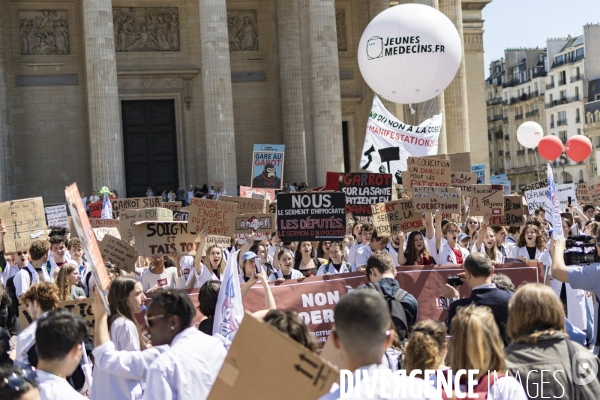 Manifestation de medecins contre la proposition de loi Garot