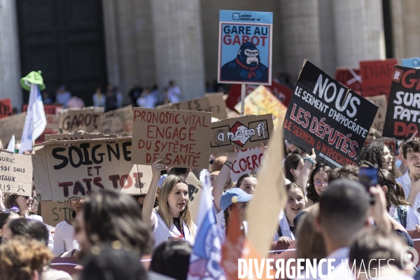 Manifestation de medecins contre la proposition de loi Garot