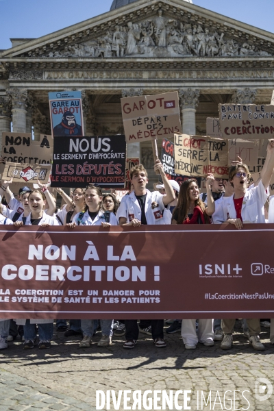 Manifestation de medecins contre la proposition de loi Garot
