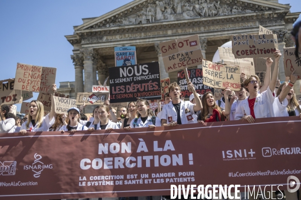 Manifestation de medecins contre la proposition de loi Garot
