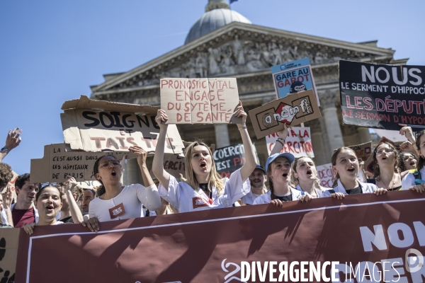 Manifestation de medecins contre la proposition de loi Garot