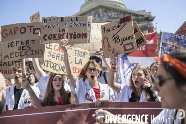 Manifestation de medecins contre la proposition de loi Garot