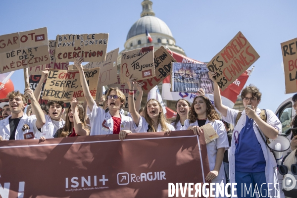 Manifestation de medecins contre la proposition de loi Garot