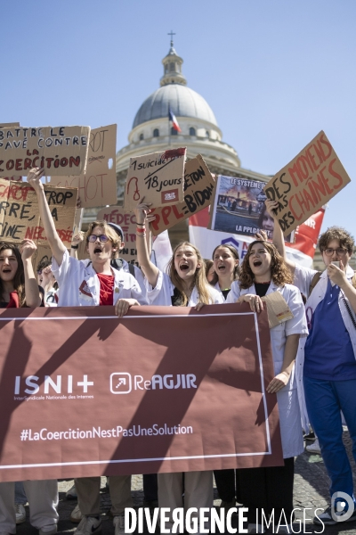 Manifestation de medecins contre la proposition de loi Garot