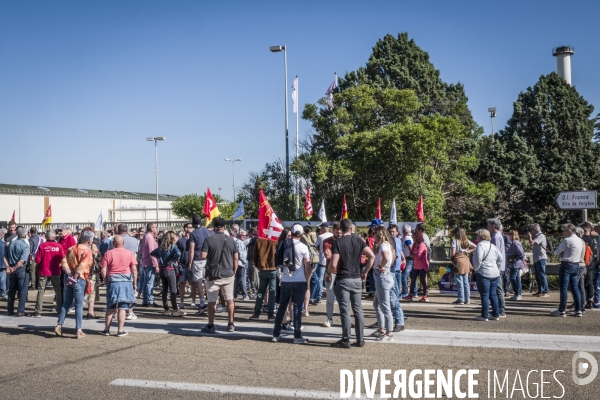1er Mai - Rassemblement devant la verrerie du Languedoc (Perrier)