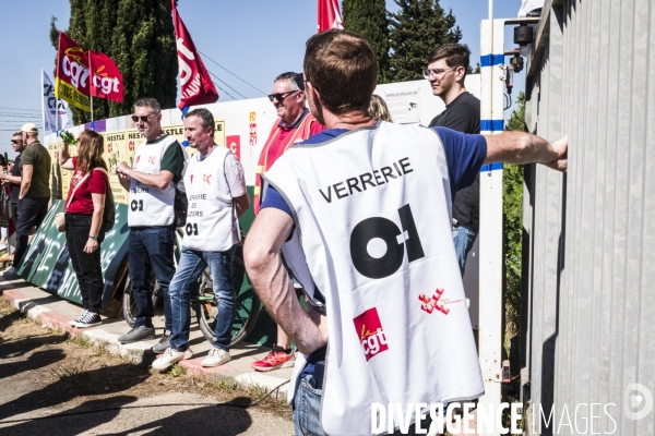 1er Mai - Rassemblement devant la verrerie du Languedoc (Perrier)