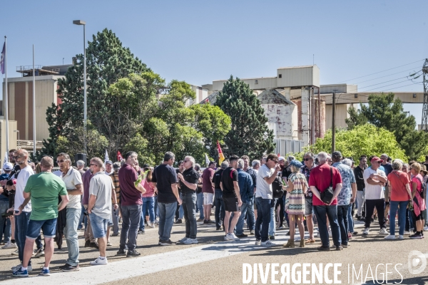 1er Mai - Rassemblement devant la verrerie du Languedoc (Perrier)