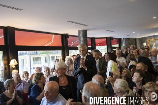 Reunion publique de Laurent Wauquiez a Paris