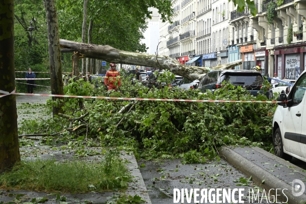 Orage de grêle à Paris, les pompiers interviennent.